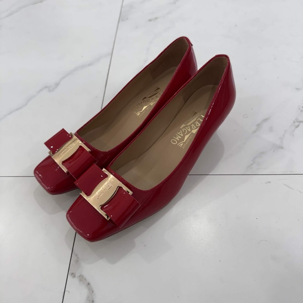 Salvatore Ferragamo Red Patent Leather Bow Logo Square Toe Pumps US Size 8